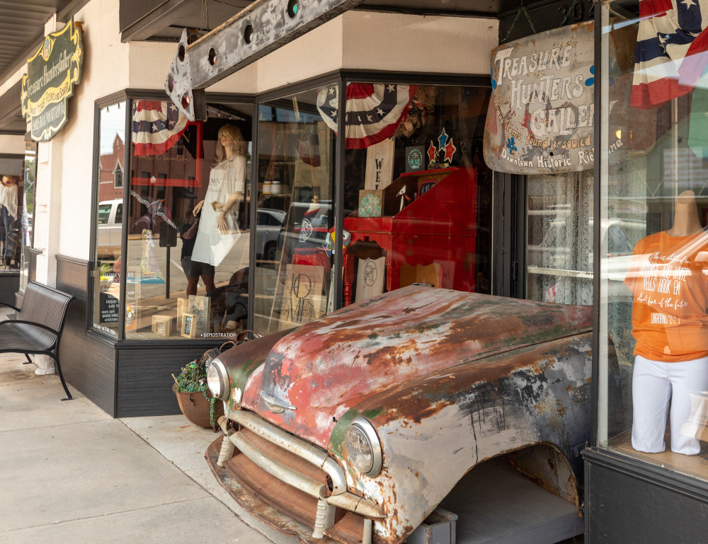 Treasure Hunter's Gallery Storefront